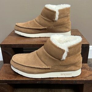 Sperry Winter Moccasin Size 8